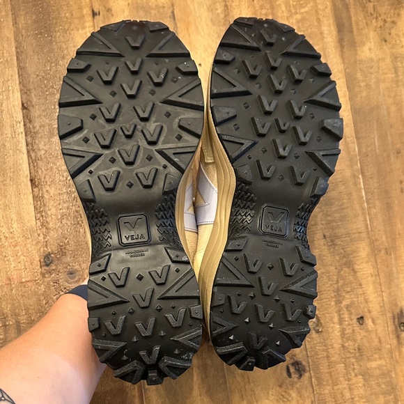 VEJA Venturi Suede Almond Swan - Picture 7 of 7